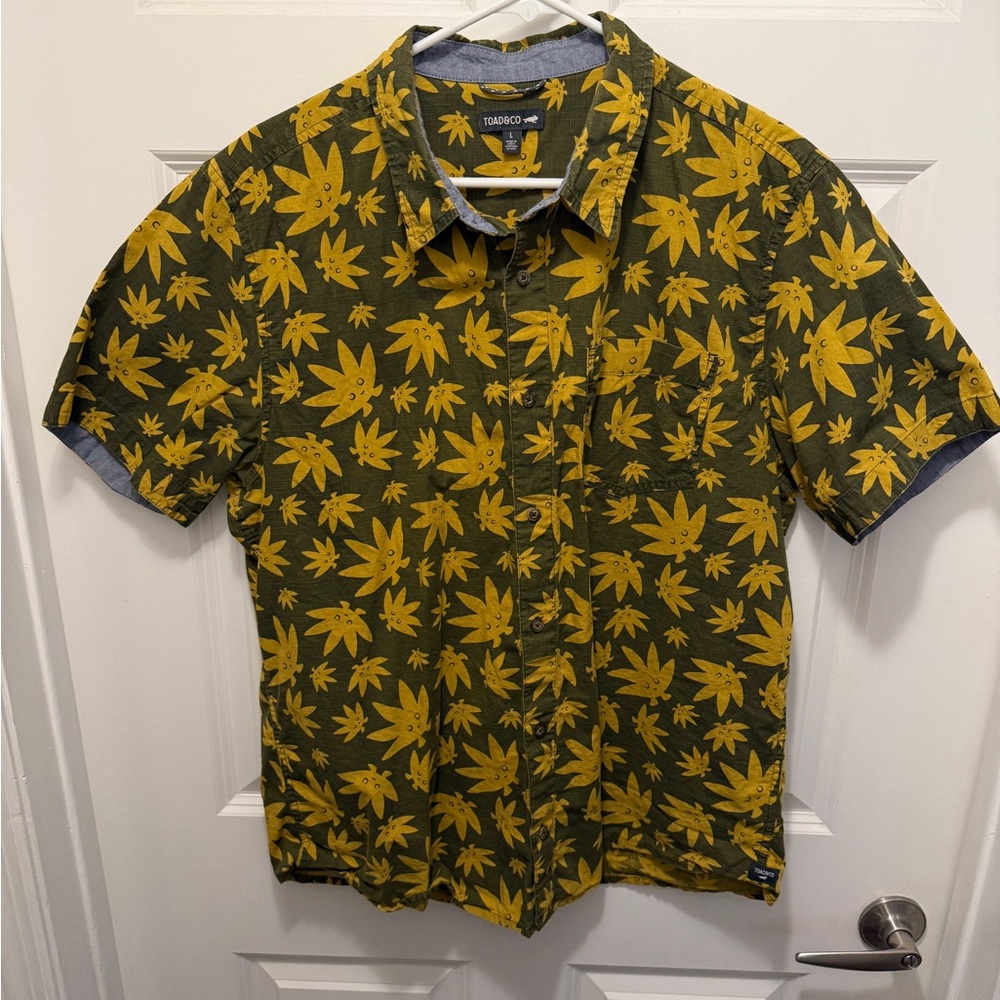 Toad&Co Men's Olive and Mustard Leaf Print Shirt